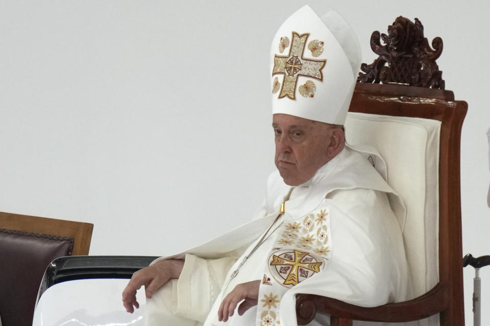 El papa Francisco preside la misa en el estadio Gelora Bung Karno, el jueves 5 de septiembre de 2024, en Yakarta, Indonesia. (AP Foto/Dita Alangkara, Archivo)