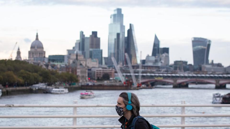 Blick auf Wolkenkratzer im Zentrum von London.