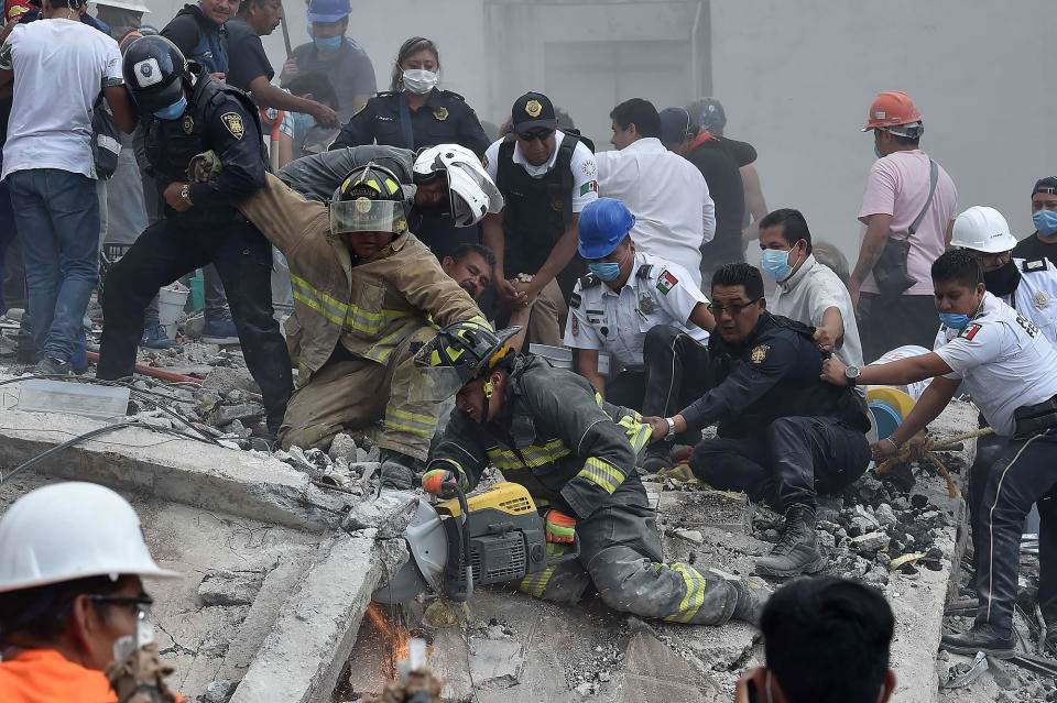 Salma Hayek Donates $100,000 to Mexican Earthquake Victims: 'I Have Lived Through the Aftermath of a Disaster'