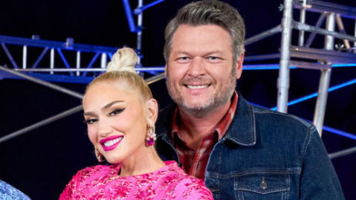  Gwen Stefani and Blake Shelton on The Voice. 