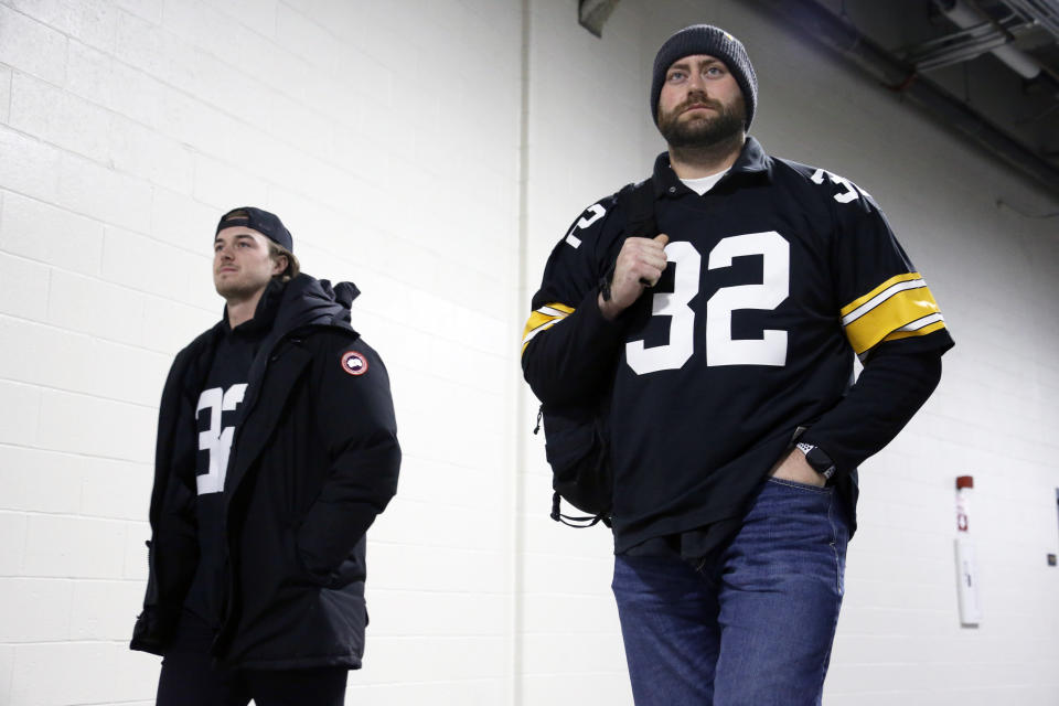 Steelers quarterback Kenny Pickett (left) and center Mason Cole wear Franco Harris' No. 32. (Charles LeClaire/Reuters)