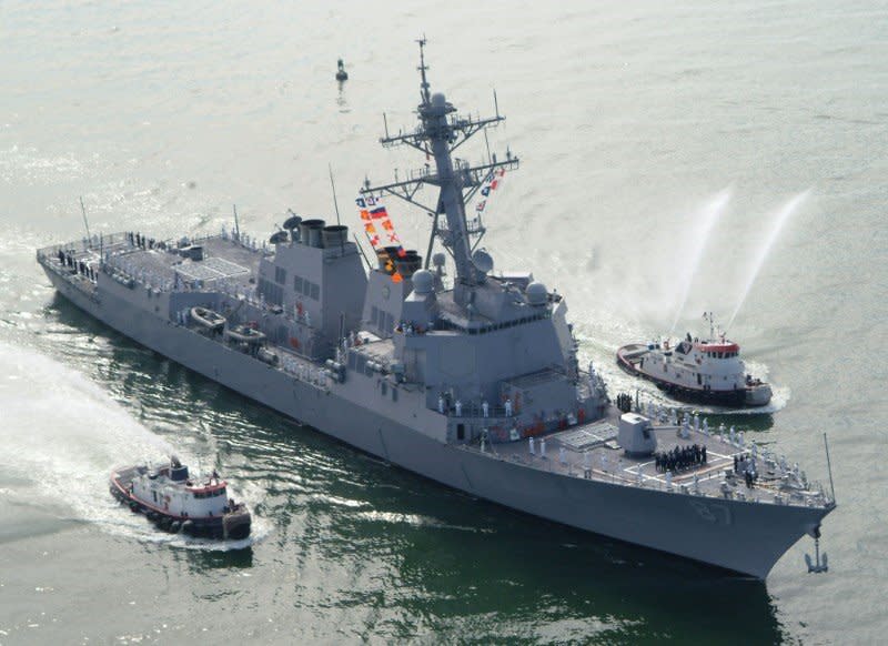 File Photo: The USS Mason (DDG 87), a guided missile destroyer, arrives at Port Canaveral, Florida, April 4, 2003. REUTERS/Karl Ronstrom/File photo