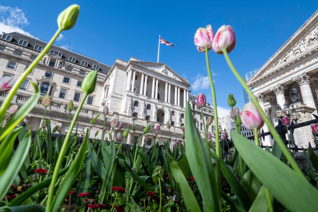 London, UK.  15 April 2024.  Tulips in bloom in front of the Bank of England in the City of London.  A report by Ben Bernanke, the former head of the US Federal Reserve, has criticised the Bank of England’s recent record of forecasting inflation and path of interest rates which were undermined by out-of-date methods, old software and a failure to communicate clearly with the public.  Credit: Stephen Chung / Alamy Live News