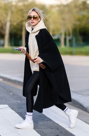 22 Winter Leggings Outfits to Wear When It's Freezing