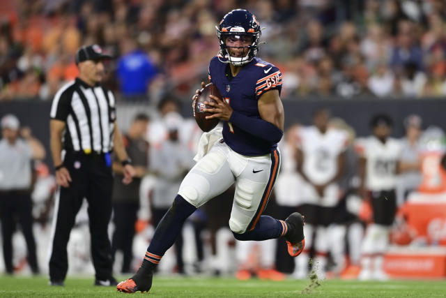 Fields hopes offseason work leads to jump for him, Bears