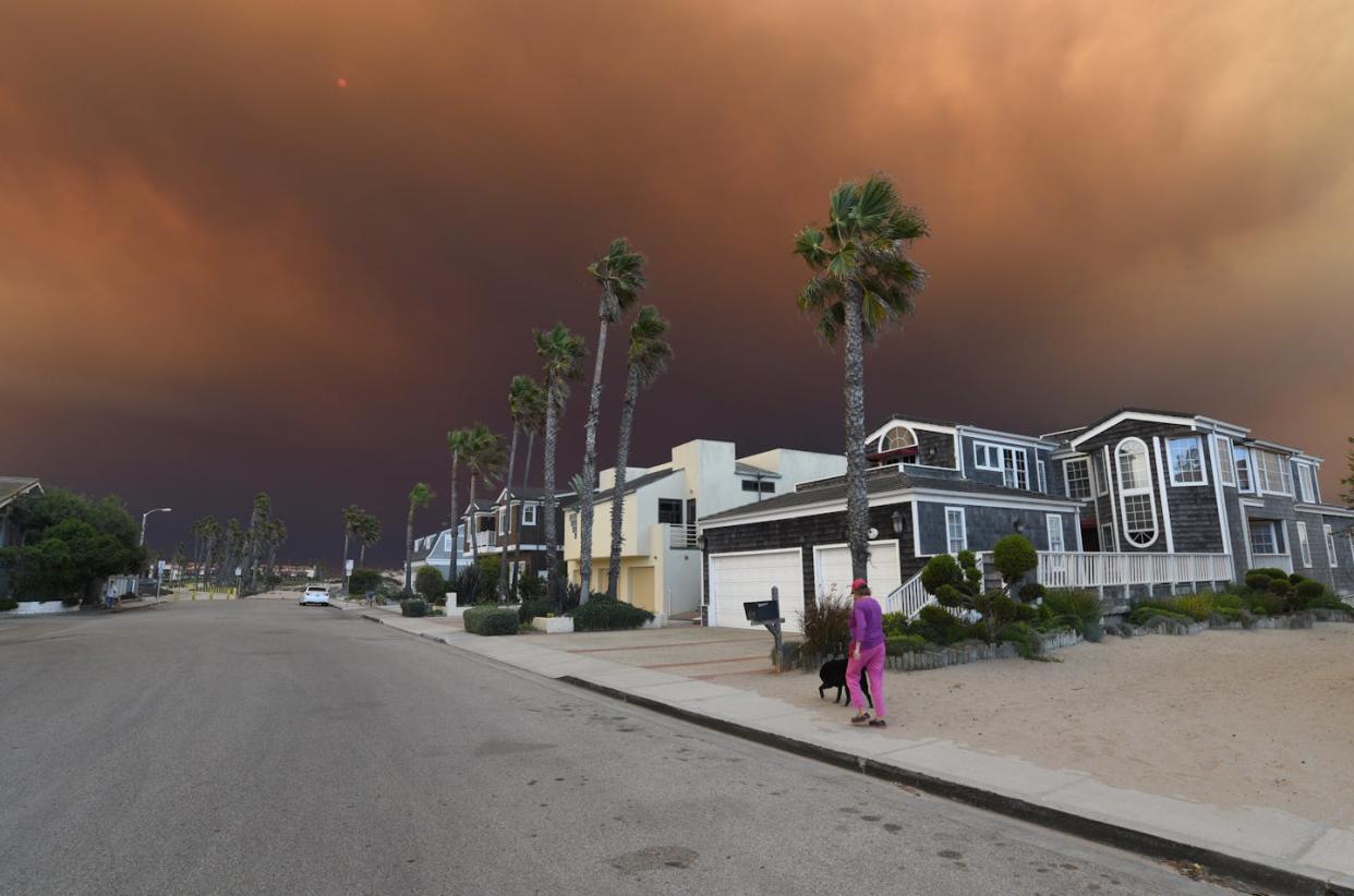 Wildfire smoke is hard to avoid in California, even in urban neighborhoods. <a href="https://www.gettyimages.com/detail/news-photo/local-resident-of-oxnard-shores-walks-her-dog-its-nearly-news-photo/1065548606" rel="nofollow noopener" target="_blank" data-ylk="slk:Paul Harris/Getty Images;elm:context_link;itc:0;sec:content-canvas" class="link ">Paul Harris/Getty Images</a>