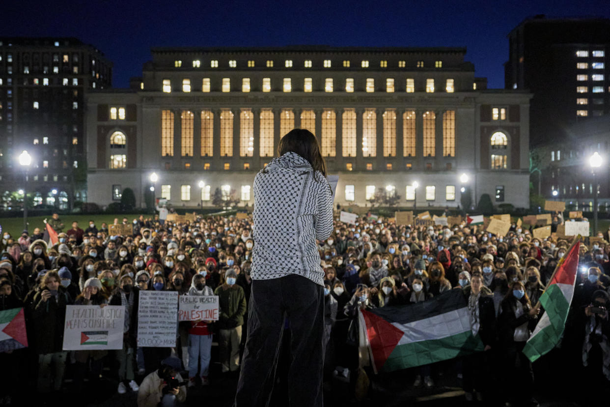 A Palestinian-American student address fellow students protesting Columbia University’s suspension of Students for Justice in Palestine and Jewish Voices for Peace, in New York on Nov. 14, 2023. (Bing Guan/The New York Times)