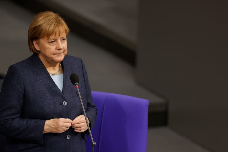 Angela Merkel dijo en una conferencia de prensa que sería un error aliviar las restricciones ahora que la mutación identificada inicialmente en Inglaterra fue hallada en Alemania.