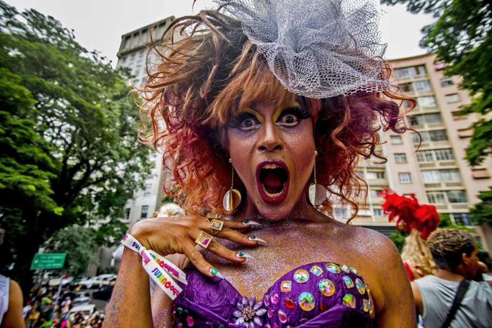 <p>Ein Feiernder am 25. Februar 2017 bei der alljährlichen „Minhoqueens“ Block-Party, die Teil des Karnevals in Sao Paulo, Brasilien, ist. (Bild: Cris Faga/LatinContent/Getty Images) </p>