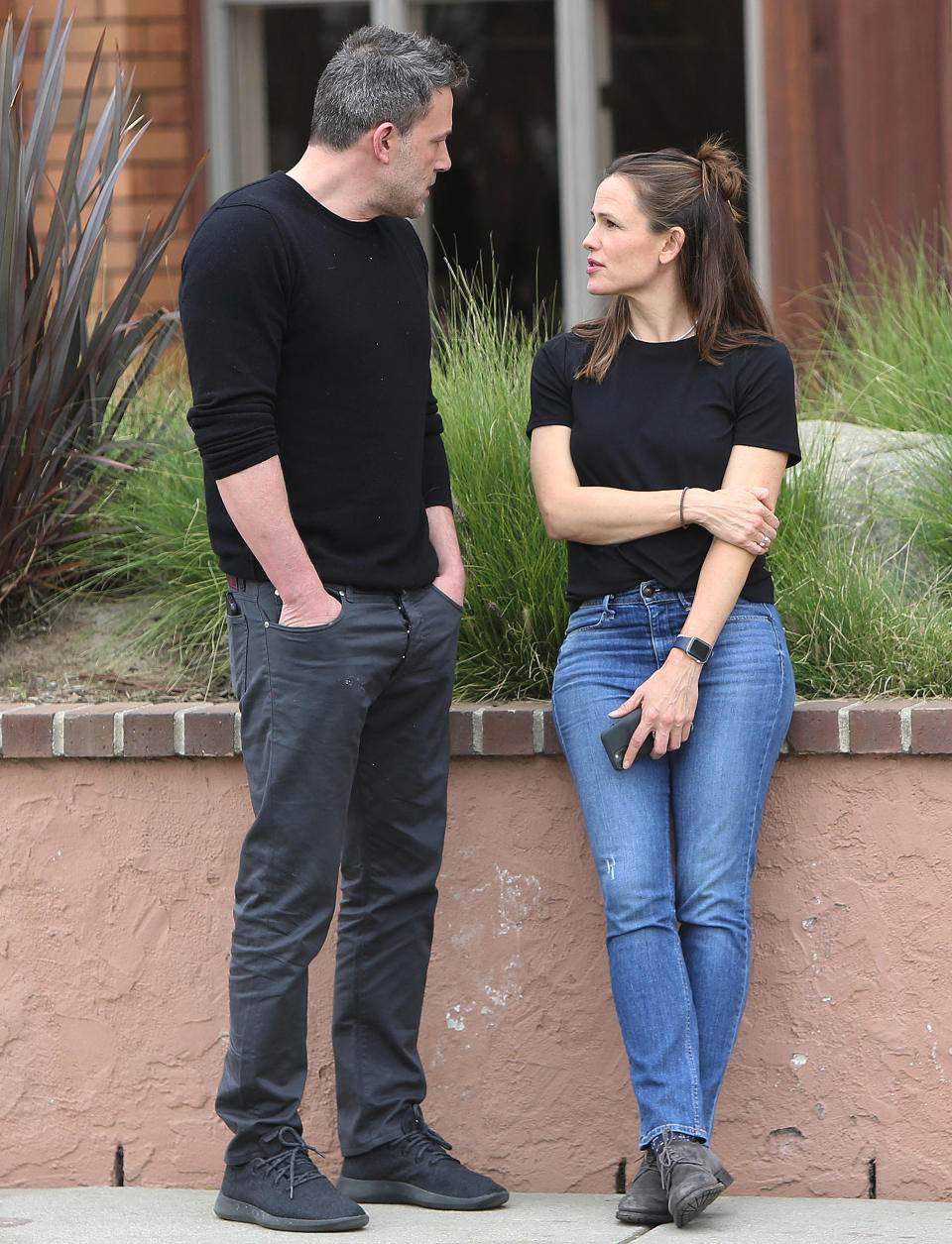 Ben Affleck , Jennifer Garner and Samuel Affleck strolling around in Santa Monica. 27 Feb 2020 Pictured: Ben Affleck, Jennifer Garner, Samuel Affleck. Photo credit: ENEWS/MEGA TheMegaAgency.com +1 888 505 6342 (Mega Agency TagID: MEGA620509_030.jpg) [Photo via Mega Agency]