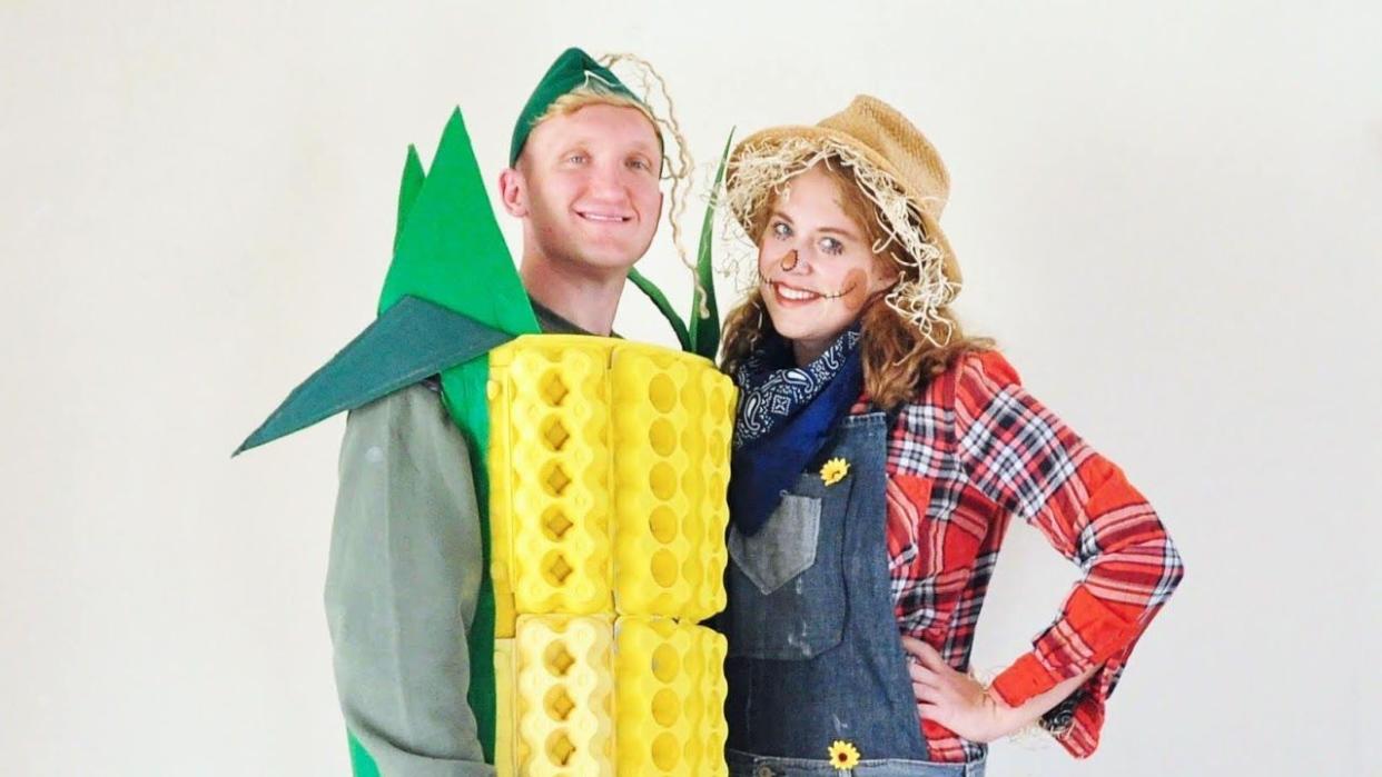 scarecrow and corn couples halloween costume