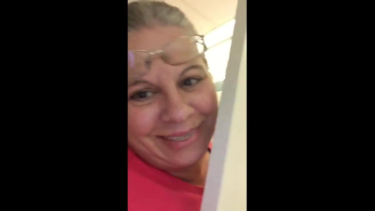 Video: Mum sends SOS from bathroom cubicle - Yahoo Sports