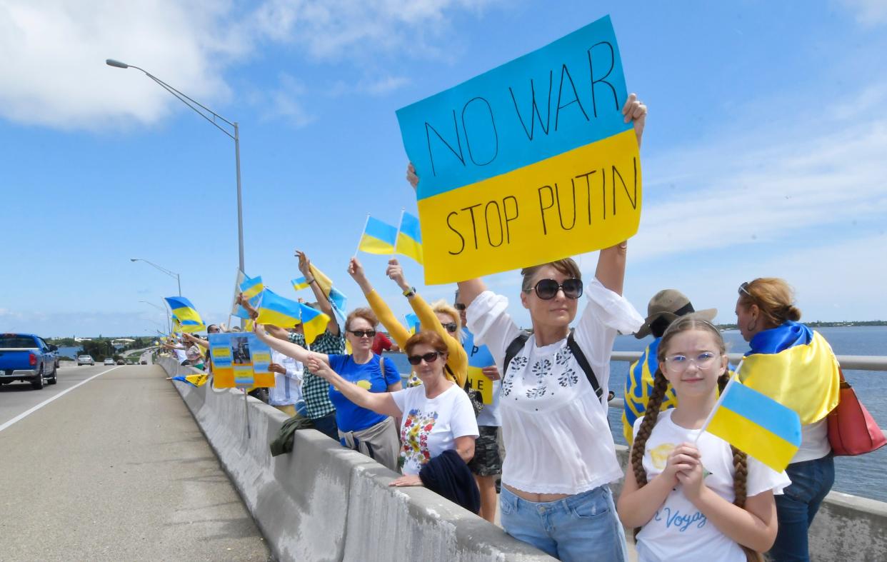 Take a Stand for Ukraine, a 4-hour rally held Sunday, April 3, on the Melbourne Causeway. The event began and ended at Eastminster Presbyterian Church grounds in Indialantic. Hosted by Kamila Bohun Borowski and the Central Florida Support for Ukraine, featured   traditional food, a raffle, speakers, a silent auction, music, crafts, and more in order to raise funds for a Presbyterian disaster assistance fund for Ukrainian relief. 