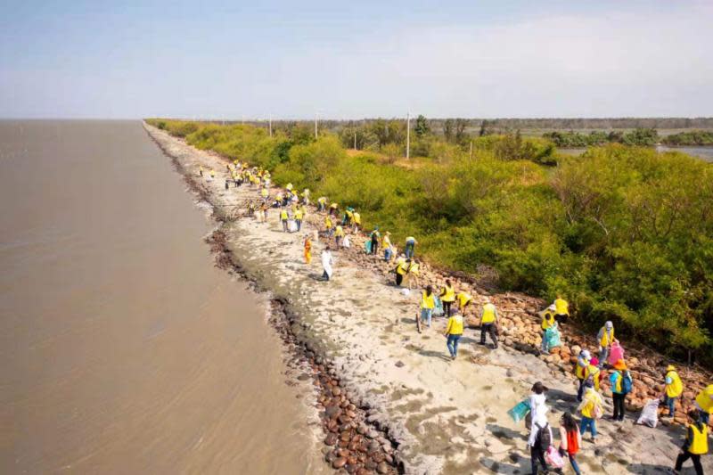 守護海洋生態還海行動1095淨灘　上百人清400公斤垃圾