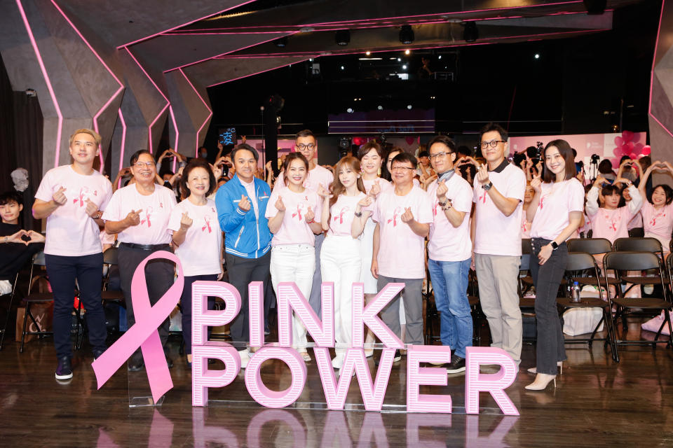 王心凌現身公益活動，宣傳乳癌預防。