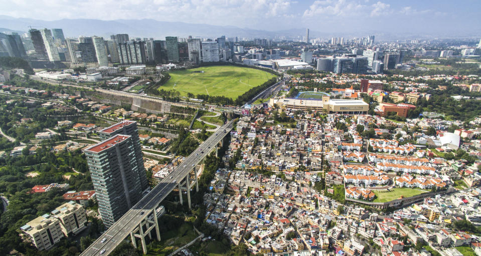 <p>Santa Fe, Mexico City, Mexico, 2016. (Photograph by Johnny Miller/Caters News) </p>