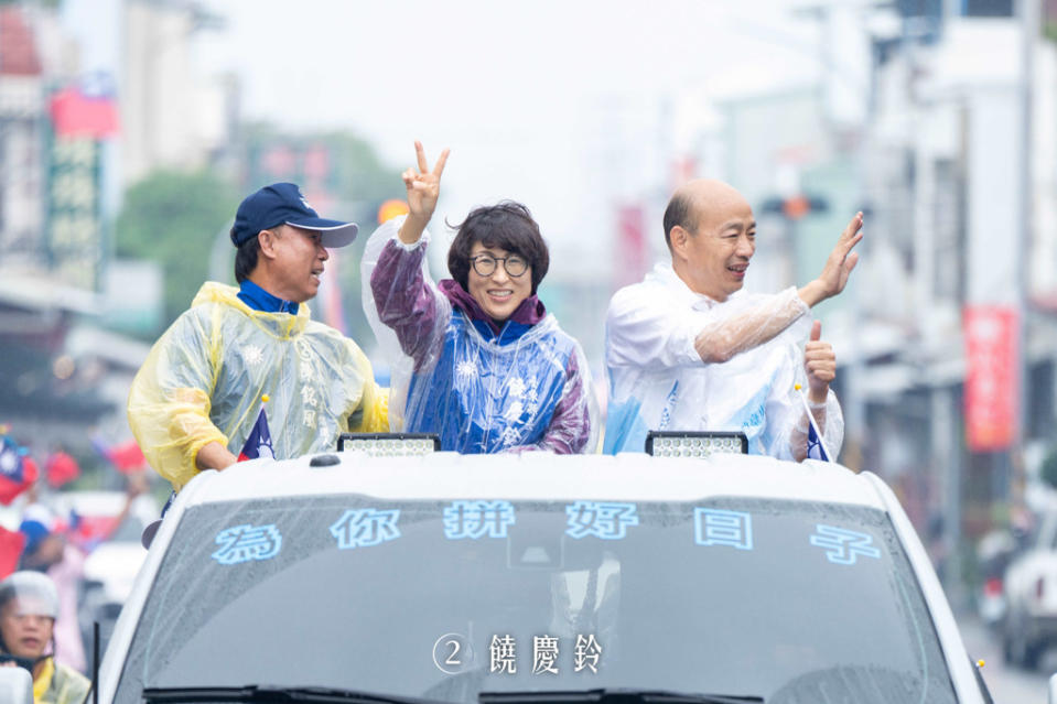 韓國瑜(右)到台東幫饒慶鈴(中)助選。（圖／取自饒慶鈴臉書）