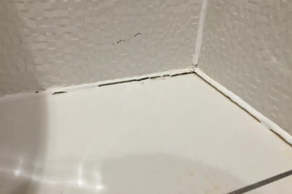 Poorly fitted shower tray