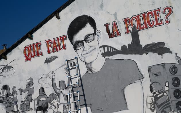 Une fresque en hommage à Steve Maia Caniço, noyé dans la Loire lors d'une intervention de police en 2019. (Photo: NurPhoto via Getty Images)