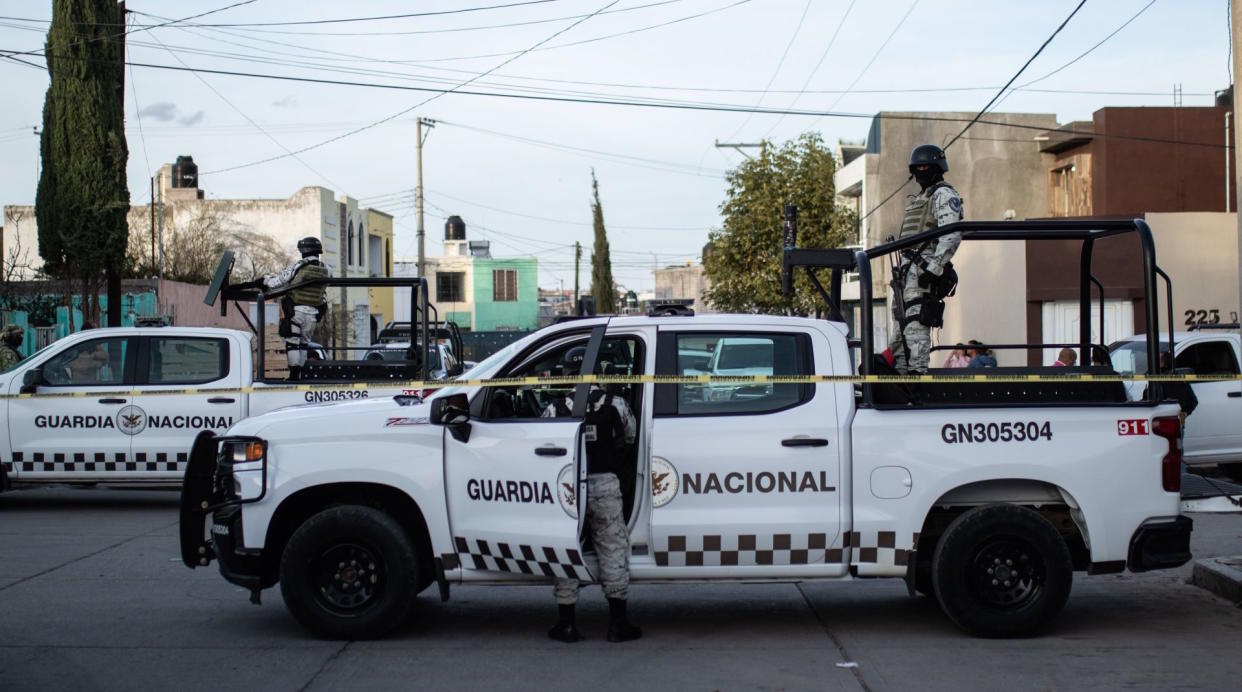 Vigilancia de carreteras y aeropuertos de 12 estados, bajo control militar; “nos están echando”: guardias civiles