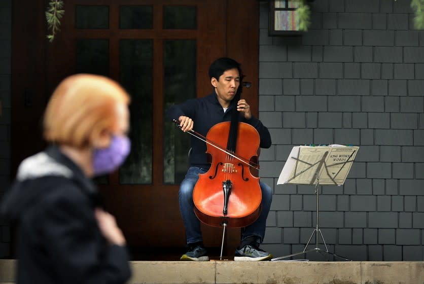 526804_ME_0419_coronavirus_porch_concert_pasadena_CMH_06.JPG