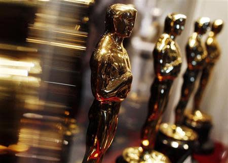 Oscar statuettes are displayed at the "Meet the Oscars" exhibit in New York February 25, 2010. REUTERS/Shannon Stapleton