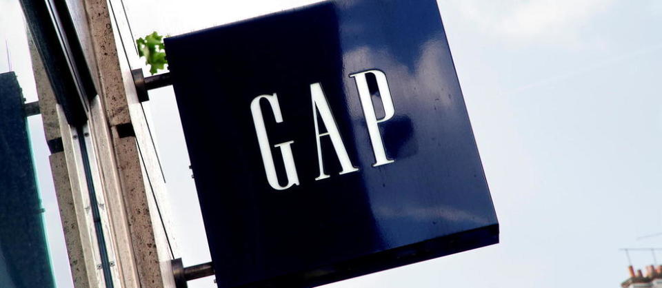Une enseigne des magasins de vêtements Gap, à Paris.
