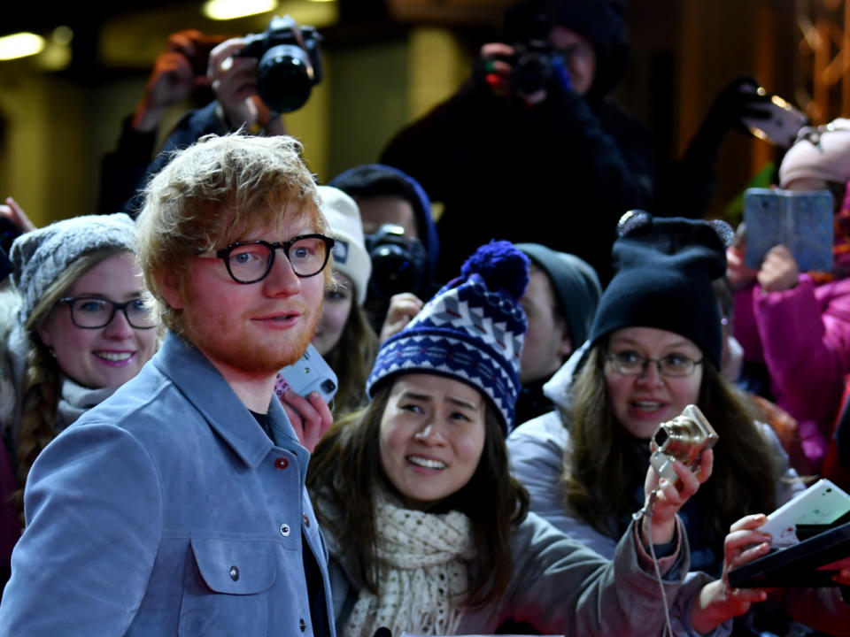 Ed Sheeran schaute sich mit seinen Fans die Doku “Songwriter” an. (Bild-Copyright: Jens Kalaene/dpa-Zentralbild/dpa)