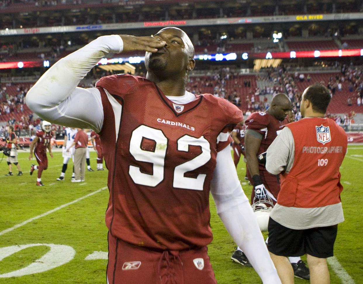 Cardinals DE Bertrand Berry blows a kiss towards the stands after defeating the Seahawks 31-20 at the University of Phoenix Stadium in Glendale, Ariz. on Nov. 15, 2009.