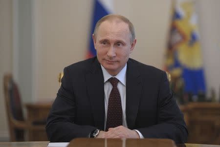 Russian President Vladimir Putin chairs a meeting with members of the Security Council at the Novo-Ogaryovo state residence outside Moscow April 18, 2014. REUTERS/Alexei Druzhinin/RIA Novosti/Kremlin