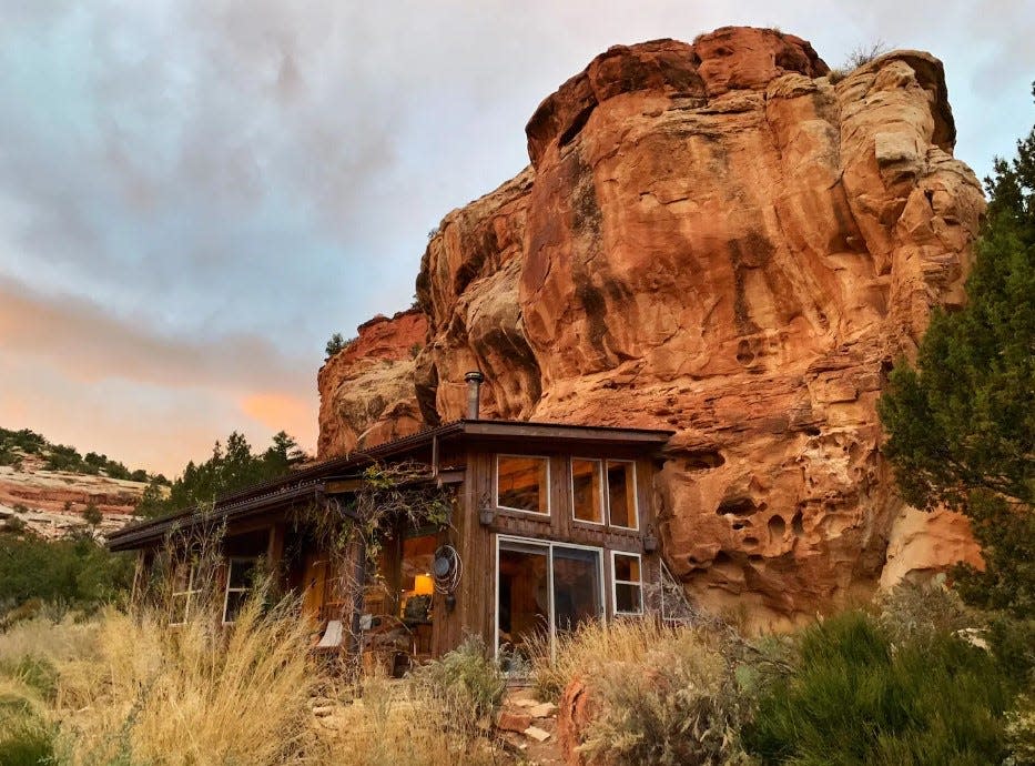 The Sage Canyon Cliff House offers a cozy getaway with desert views.