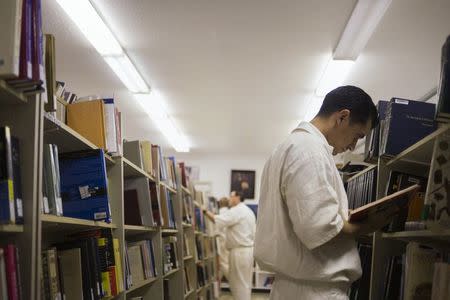 Offenders search for books at a library inside the Southwestern Baptist Theological Seminary located in the Darrington Unit of the Texas Department of Criminal Justice men's prison in Rosharon, Texas August 12, 2014. REUTERS/Adrees Latif