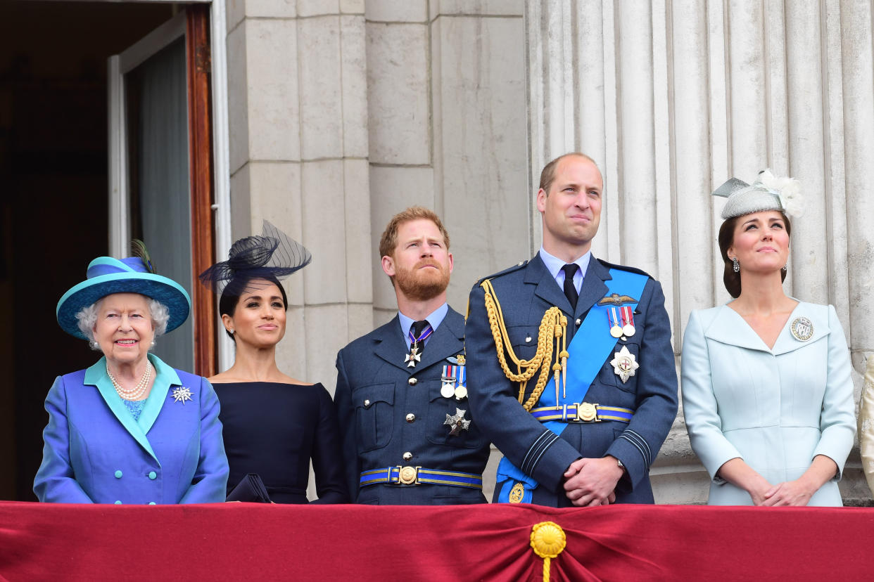 LONDON, ENGLAND - JULY 10:  Queen Elizabeth II, Meghan, Duchess of Sussex, Prince Harry, Duke of Sussex, Prince William Duke of Cambridge and Catherine, Duchess of Cambridge watch the RAF 100th anniversary flypast from the balcony of Buckingham Palace on July 10, 2018 in London, England. (Photo by Paul Grover - WPA Pool/Getty Images)