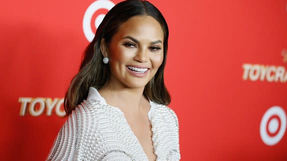 Chrissy Teigen accidentally showed her nipple on Snapchat and handled it  like a champ