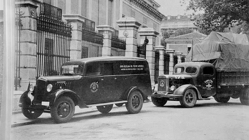 Junta van and military truck that, provided by commanders Daniel Ortega and Briones, carried out the transfer of paintings to Valencia.