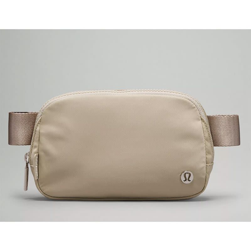 <p><a href="https://go.redirectingat.com?id=74968X1596630&url=https%3A%2F%2Fshop.lululemon.com%2Fp%2Fbags%2FEverywhere-Belt-Bag%2F_%2Fprod8900747&sref=https%3A%2F%2Fwww.esquire.com%2Fstyle%2Fmens-accessories%2Fg30359712%2Fbest-waist-bags%2F" rel="nofollow noopener" target="_blank" data-ylk="slk:Shop Now;elm:context_link;itc:0;sec:content-canvas" class="link ">Shop Now</a></p><p>Everywhere Belt Bag</p><p>lululemon.com</p><p>$38.00</p>