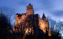 Welcome to Dracula’s place or more precisely to VLAD III‘s place. Located in the woods of Transylvania, Romania, <a href="http://www.bran-castle.com/" rel="nofollow noopener" target="_blank" data-ylk="slk:Bran Castle;elm:context_link;itc:0;sec:content-canvas" class="link ">Bran Castle</a> is the perfect place for you to torture your mind on Halloween night. The tourist village at the foot of the castle will provide you in cloves of garlic if you want to protect yourself from vampires at night. Book your hotel near Dracula’s castle as well as guided tours of the castle. Photo: Bran Castle