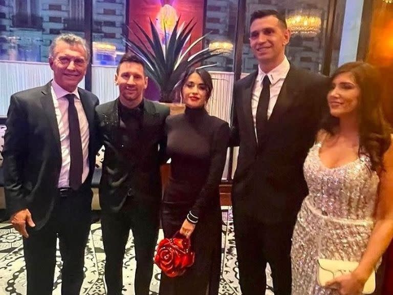 Macri junto a Messi y Dibu Martínez