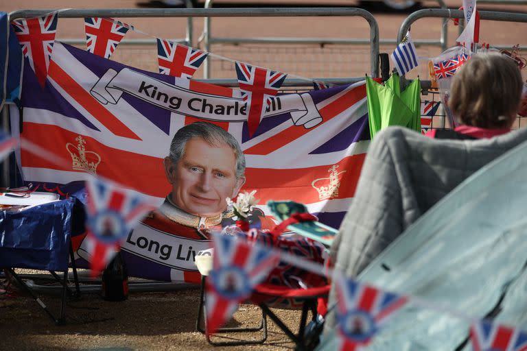 05/05/2023 Una bandera de Reino Unido con una fotografía de Carlos III, a 5 de mayo de 2023, en Londres (Reino Unido).  ECONOMIA Isabel Infantes - Europa Press