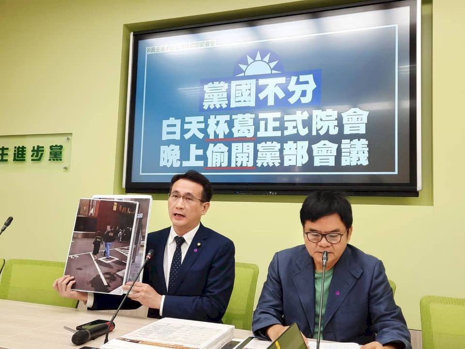 針對國民黨台北市黨部23日晚間在立法院會議室召開基層幹部會議，遭民進黨團抨擊「黨國不分」，朝野24日對此隔空互嗆。（劉玉秋 攝）