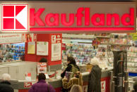 Kaufland schafft es in Sachen Kundenzufriedenheit auf einen soliden 14. Rang. Allerdings ging es auch für den beliebten Discounter ein paar Plätze nach unten. 2014 landete Kaufland noch auf Platz neun.