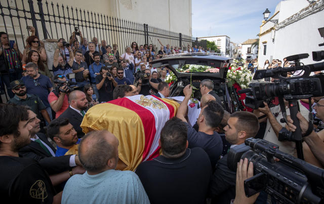 Multitudinario funeral a Reyes en Utrera - Superdeporte