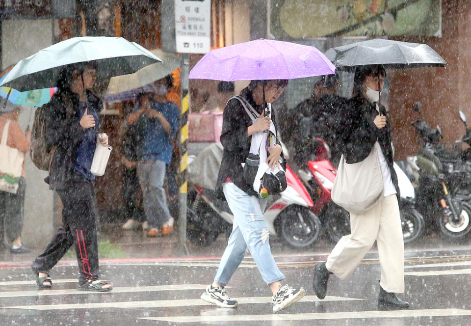 氣象署發布7縣市大雨特報。（資料照）