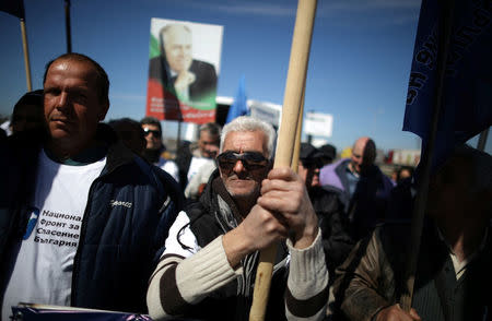 Demonstrators take part in a protest at Kapitan Andreevo border checkpoint between Turkey and Bulgaria, Bulgaria, March 24, 2017. Supporters of Bulgarian nationalist parties blocked the crossing in order to prevent ethnic Turkish citizens with Bulgarian passports to vote in the Sunday parliamentary elections. REUTERS/Stoyan Nenov