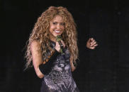 ARCHIVO - Shakira durante un concierto en el Madison Square Garden en Nueva York, el 10 de agosto de 2018. Shakira está nominada en siete categorías de los Latin Grammy según se anució el 19 de septiembre de 2023. Los Latin Grammy se entregarán el 16 de noviembre en Sevilla, España. (Foto Greg Allen/Invision/AP, archivo)