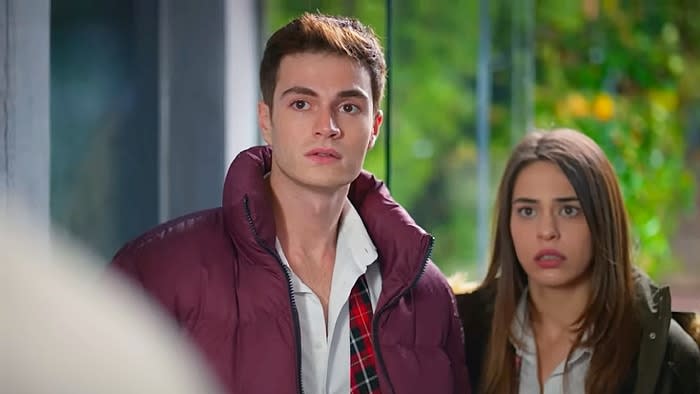 Avance de Hermanos: Elif y Berk se quedan muy impresionados con la visita de su padre