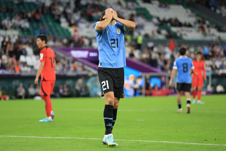 Edinson Cavani se lamenta en el partido entre Uruguay y Corea del Sur