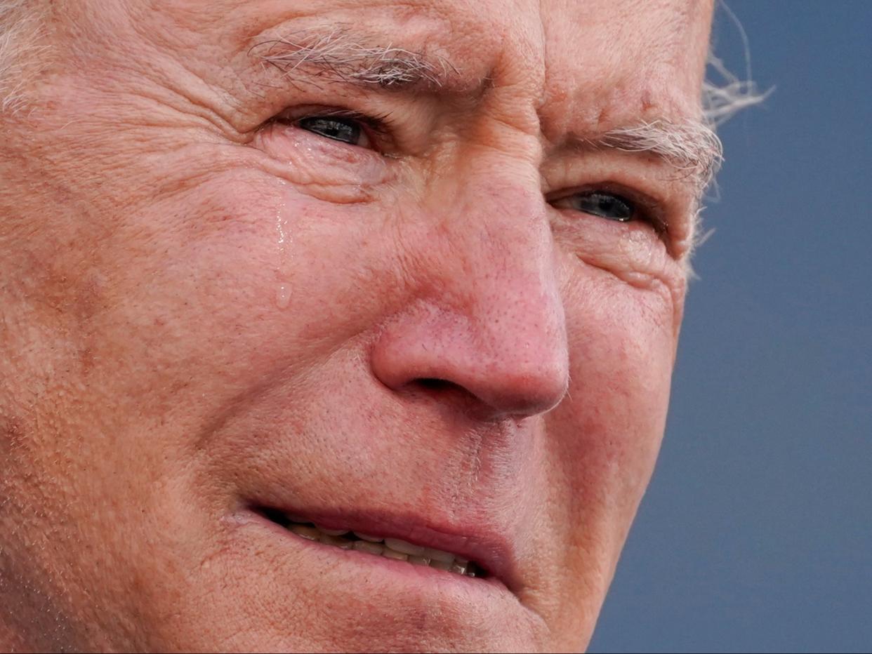 <p>El presidente electo Joe Biden llora mientras habla en el Centro de Reserva / Guardia Nacional Major Joseph R. 