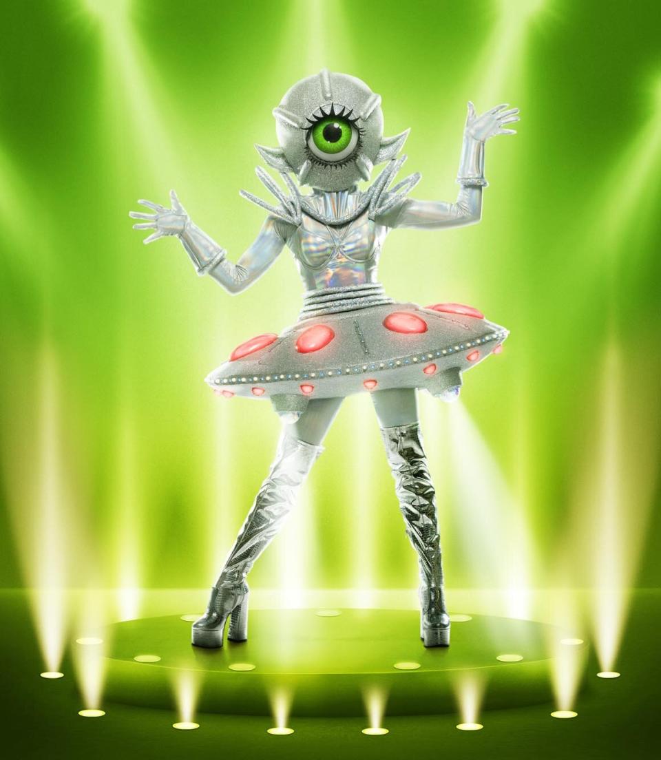 THE MASKED SINGER: UFO