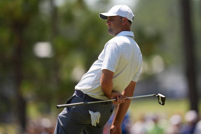 Scottie Scheffler leans backwards after missing a birdie putt